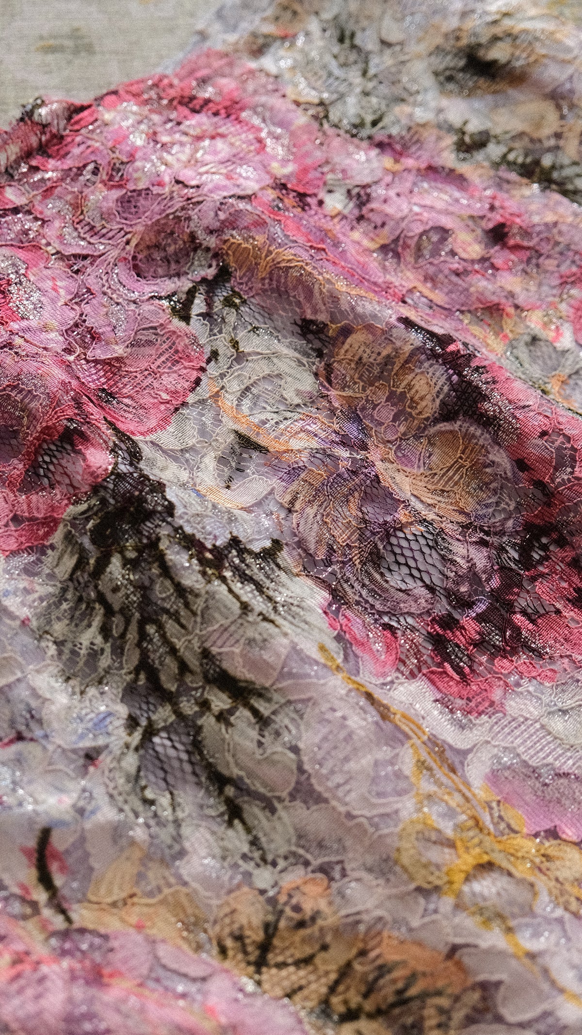 Vintage Italian dust pink lace pencil skirt (S/M)