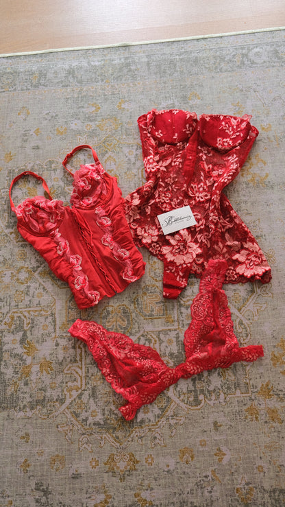 Vintage Malizia by La Perla berry red lace bralette (M-L)