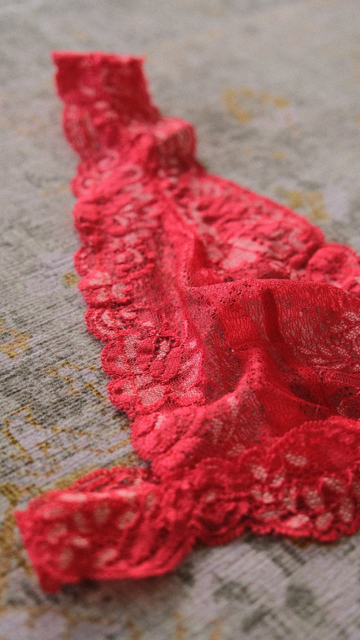 Vintage Malizia by La Perla berry red lace bralette (M-L)