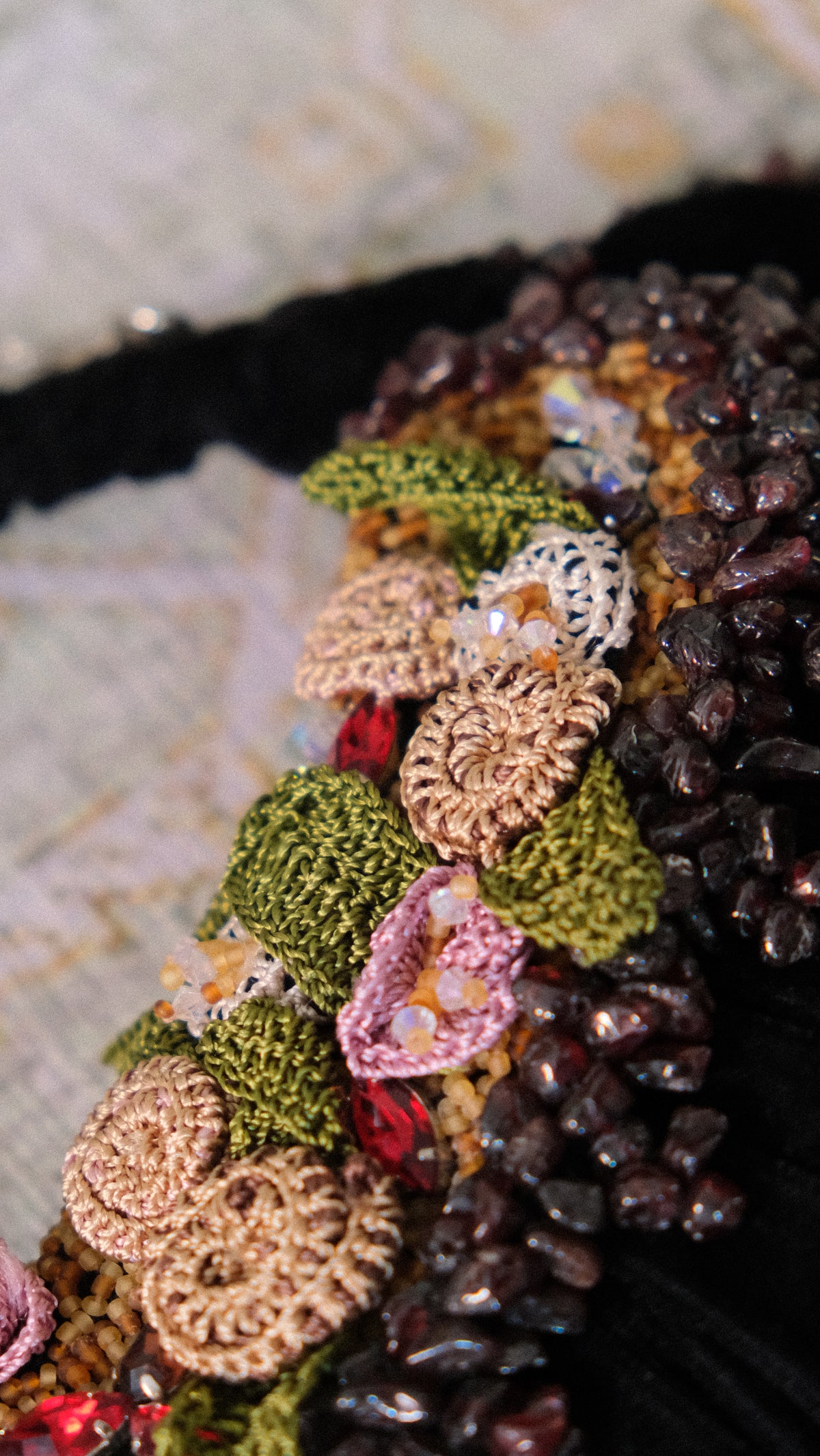 RARE Vintage velours floral clutch