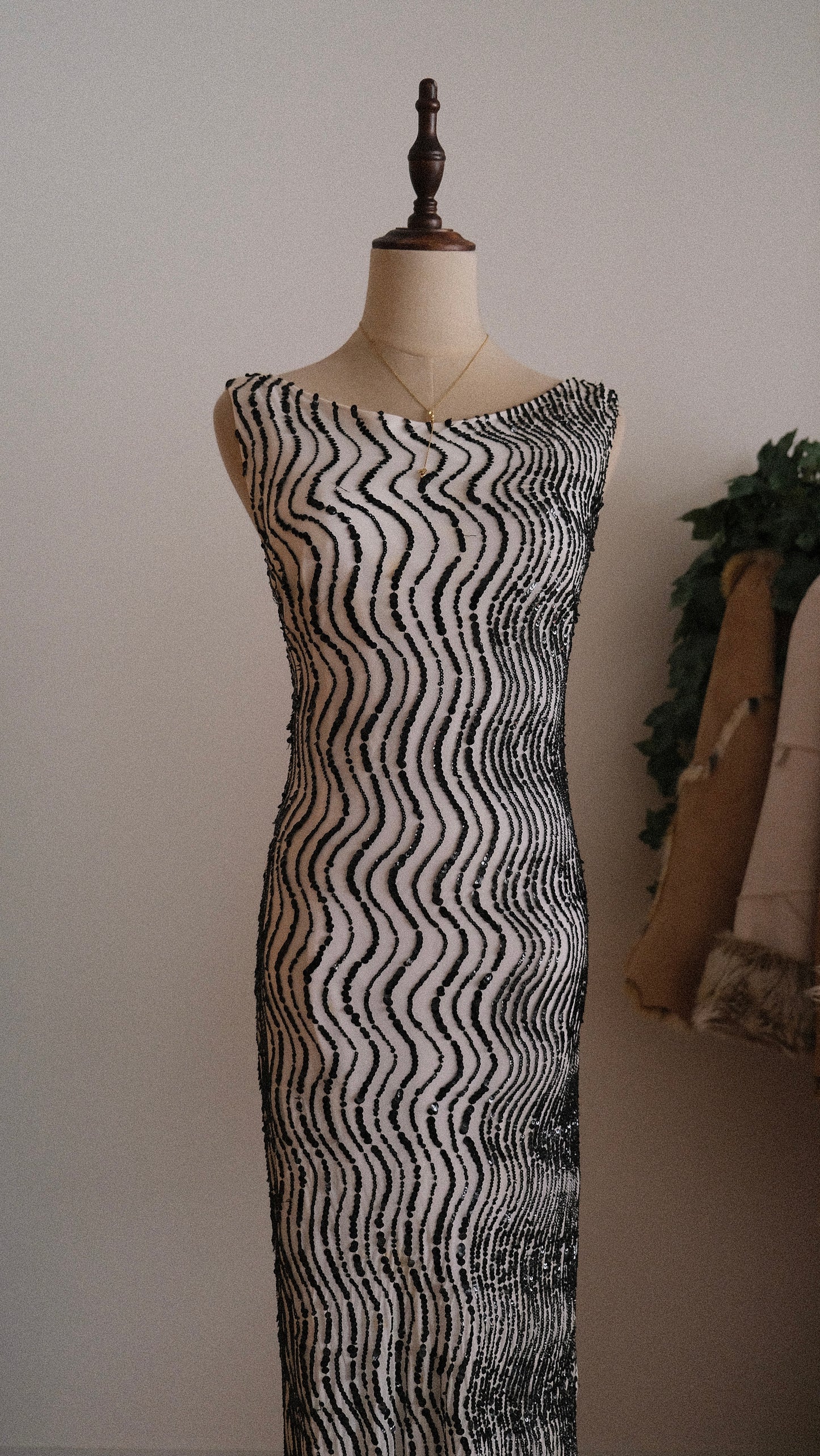 Vintage Spanish black and white sequin dress (M-L)