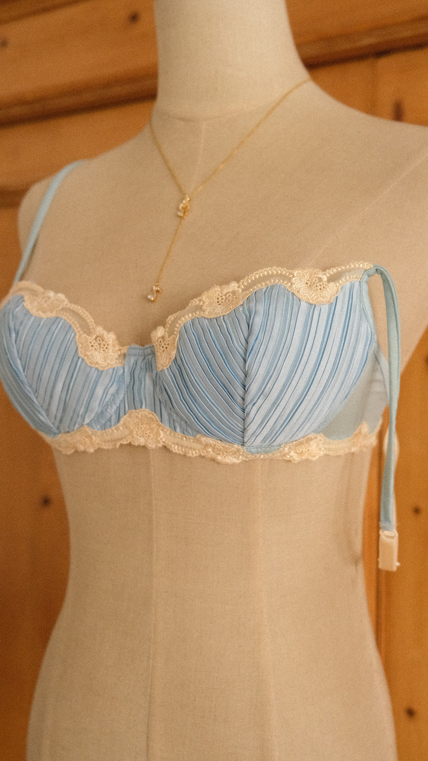 Vintage 1996s baby blue pleated La Perla bra (32/70, A/B cup)