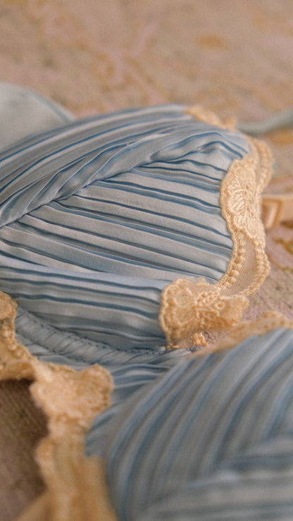 Vintage 1996s baby blue pleated La Perla bra (32/70, A/B cup)