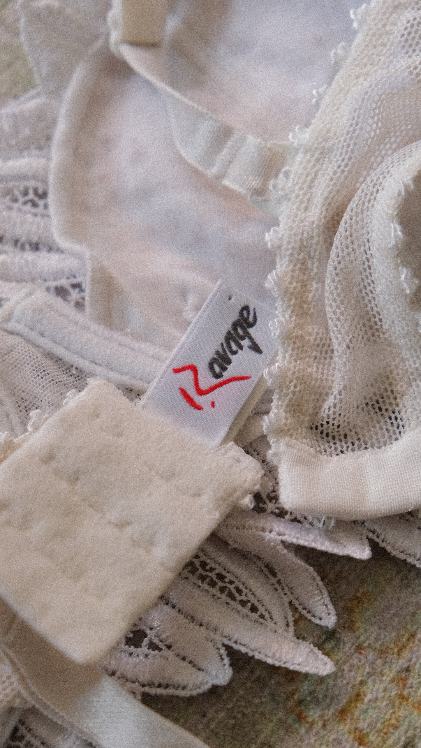 Vintage French swan bra (34A/75A)