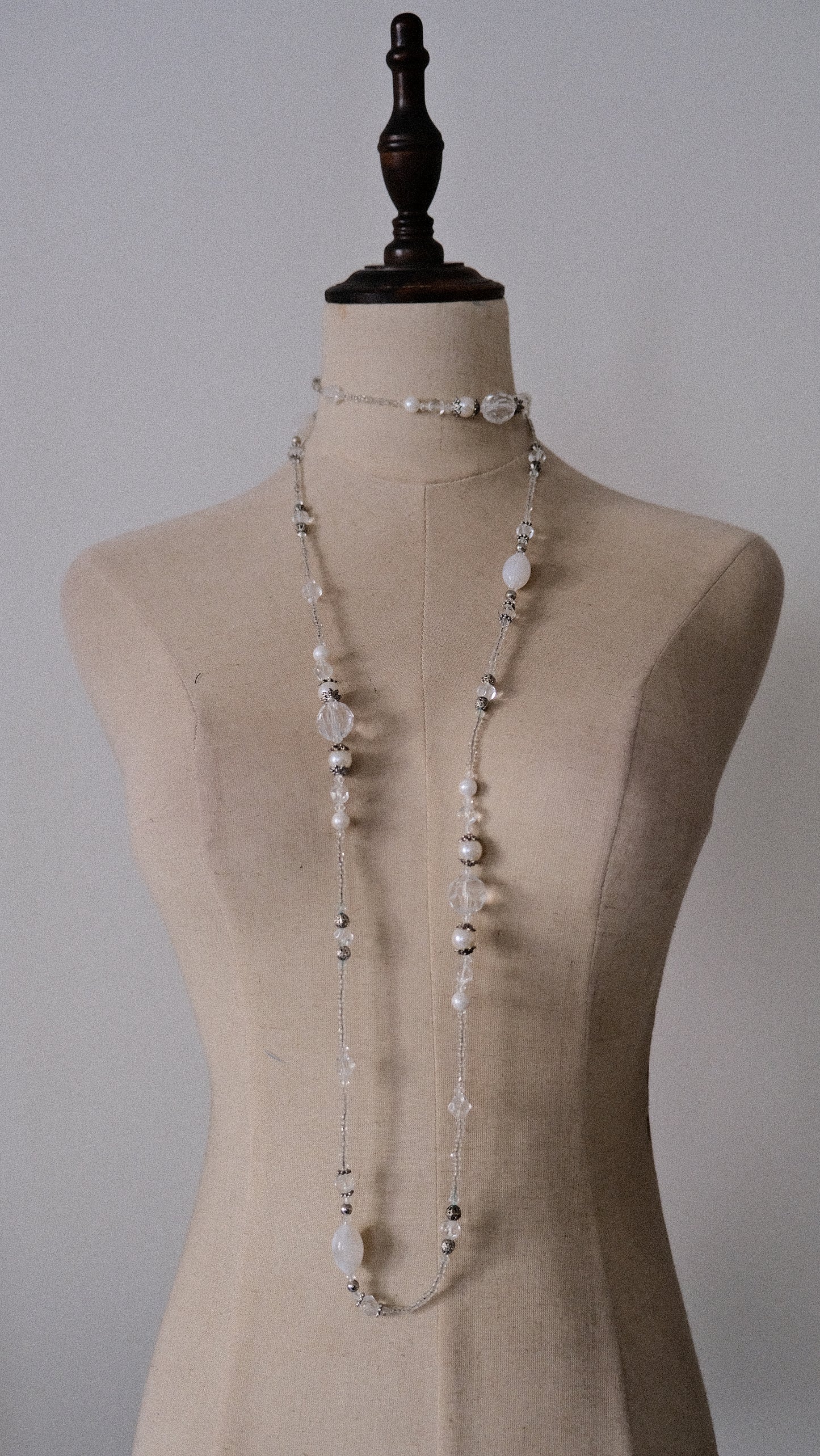 Transparant beads necklace