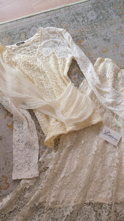 Vintage ivory lace long sleeve