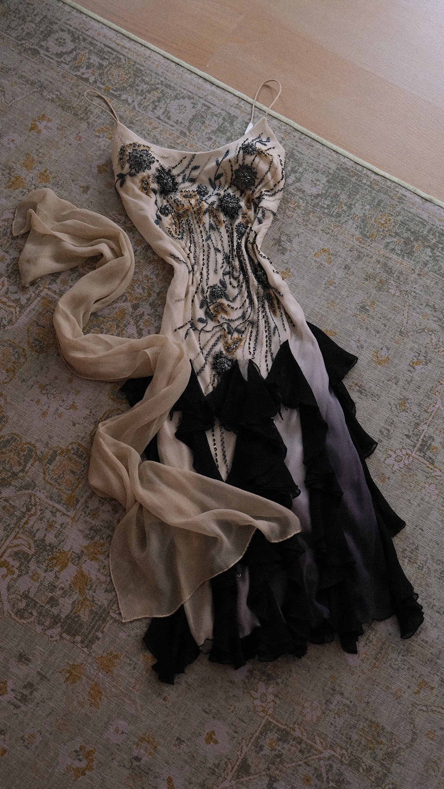 Black and white vintage Spanish ruffle dress (S-M)