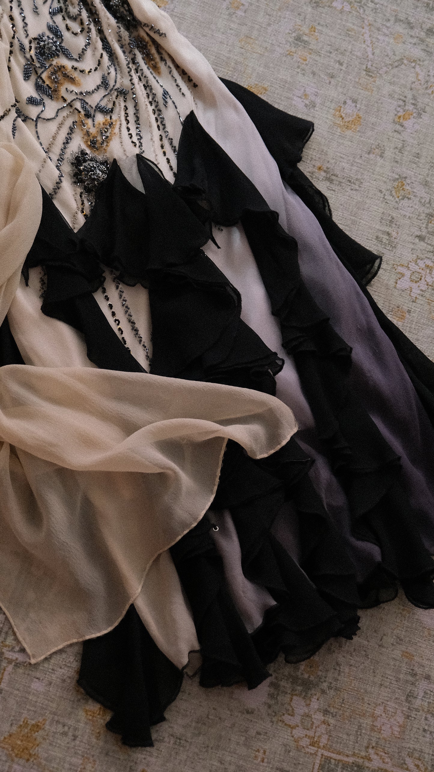 Black and white vintage Spanish ruffle dress (S-M)