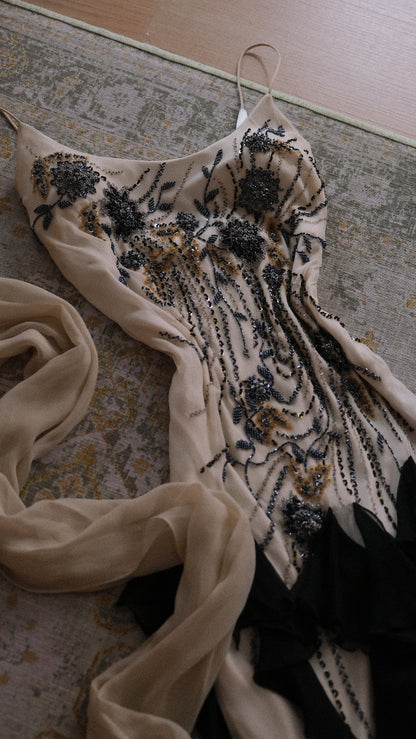 Black and white vintage Spanish ruffle dress (S-M)