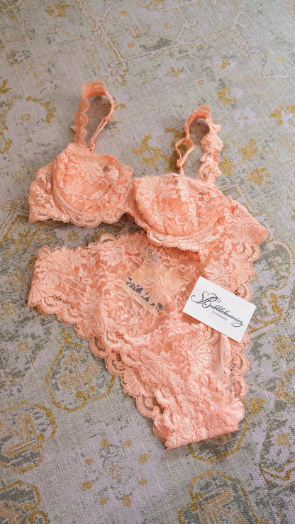 Vintage peachy NWT La Perla lingerie set (34B/75B)