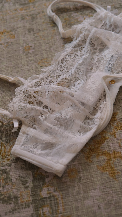 Vintage Italian lace bra (36B/80B)