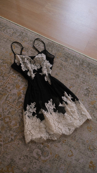 Vintage French black and white babydoll (S-M)