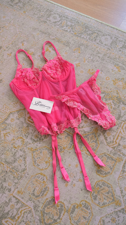 Vintage Italian hotpink 2 piece lingerie set (70B/32B)