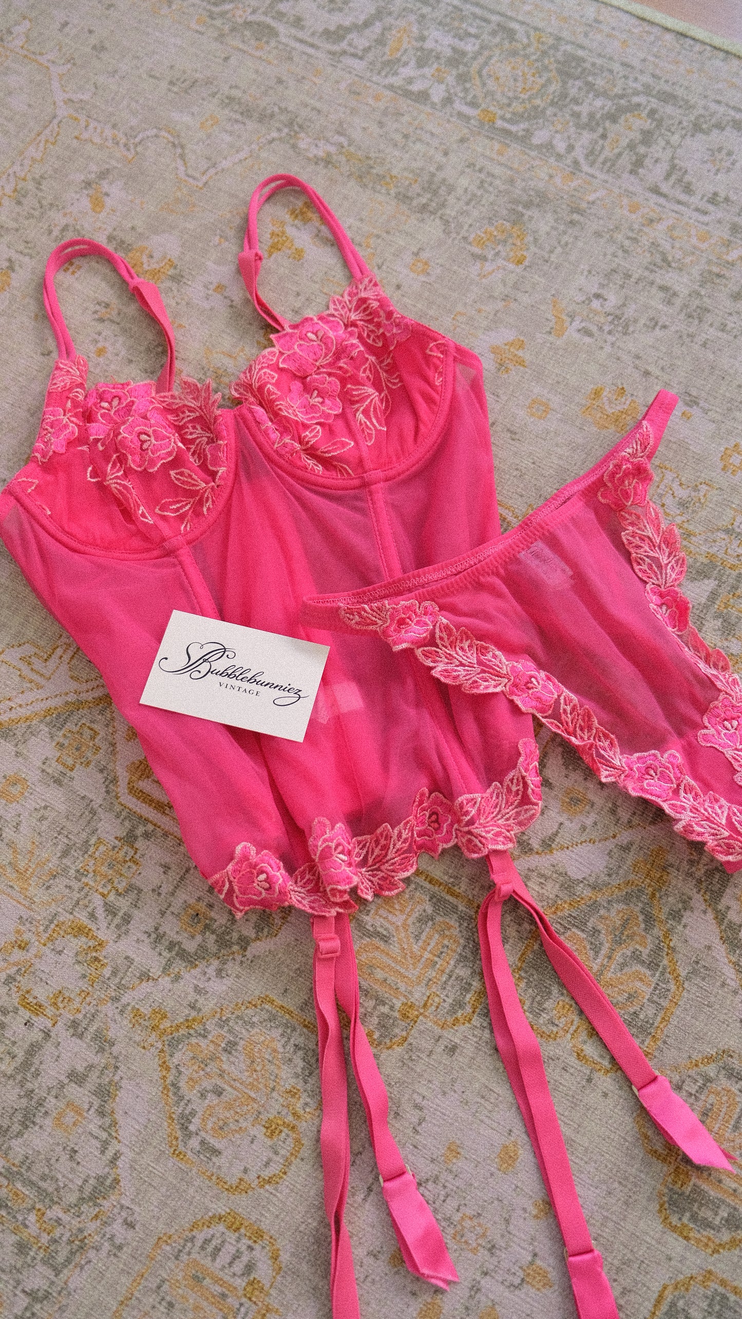 Vintage Italian hotpink 2 piece lingerie set (70B/32B)