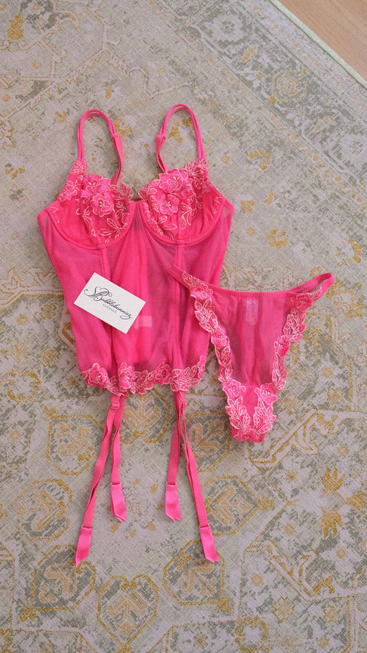 Vintage Italian hotpink 2 piece lingerie set (70B/32B)
