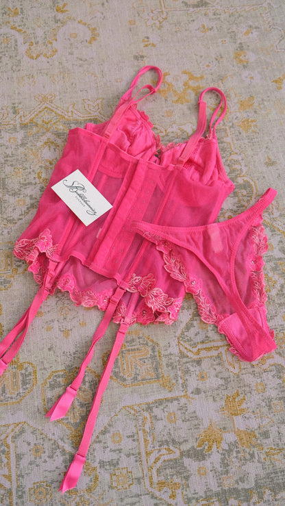 Vintage Italian hotpink 2 piece lingerie set (70B/32B)