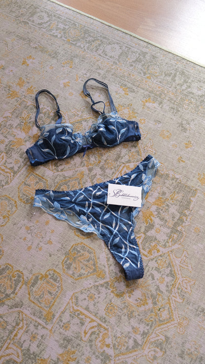 Vintage deep blue floral lingerie set (75B/34B)