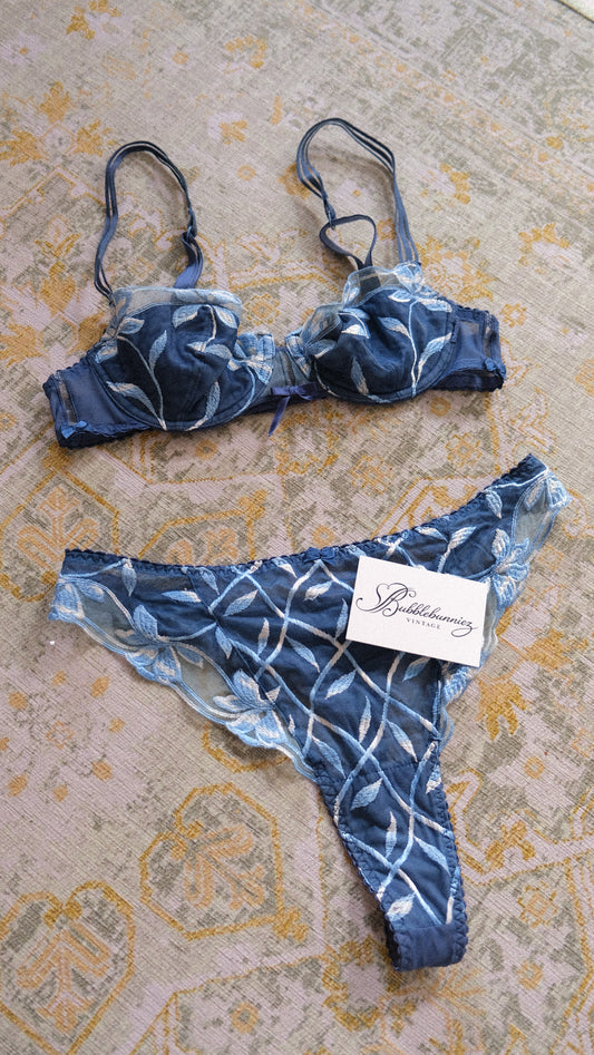 Vintage deep blue floral lingerie set (75B/34B)