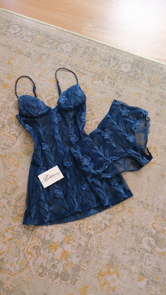 Vintage La Perla navy blue 2 piece lingerie set (S/M)