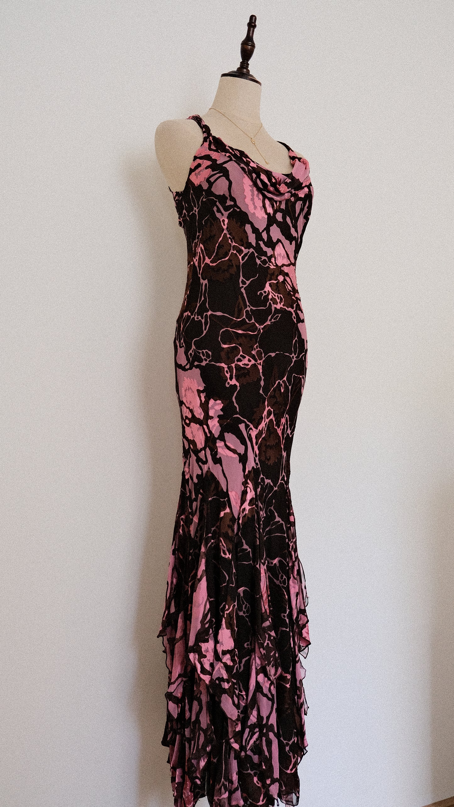 Romance flutter dress (M)