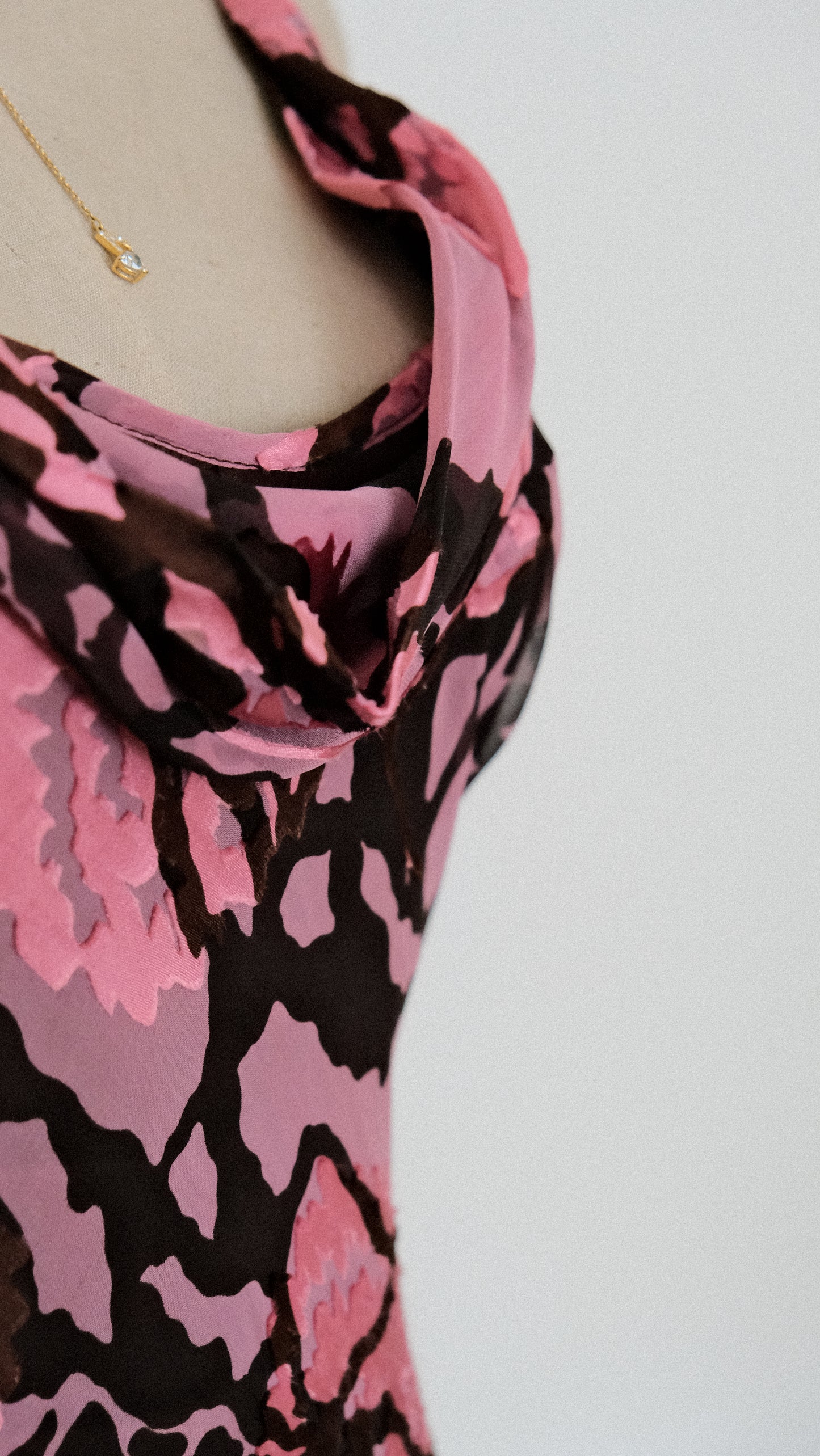 Romance flutter dress (M)