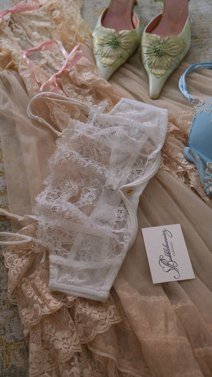 Vintage Italian lace bra (36B/80B)