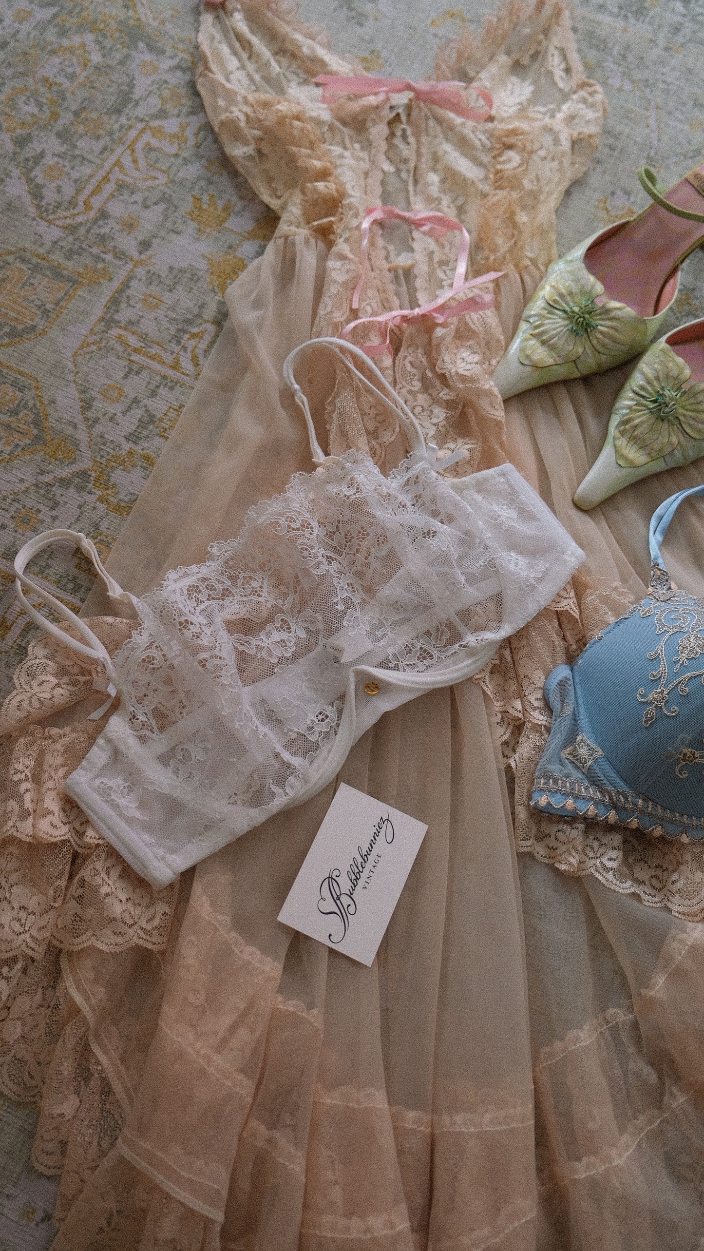 Vintage Italian lace bra (36B/80B)