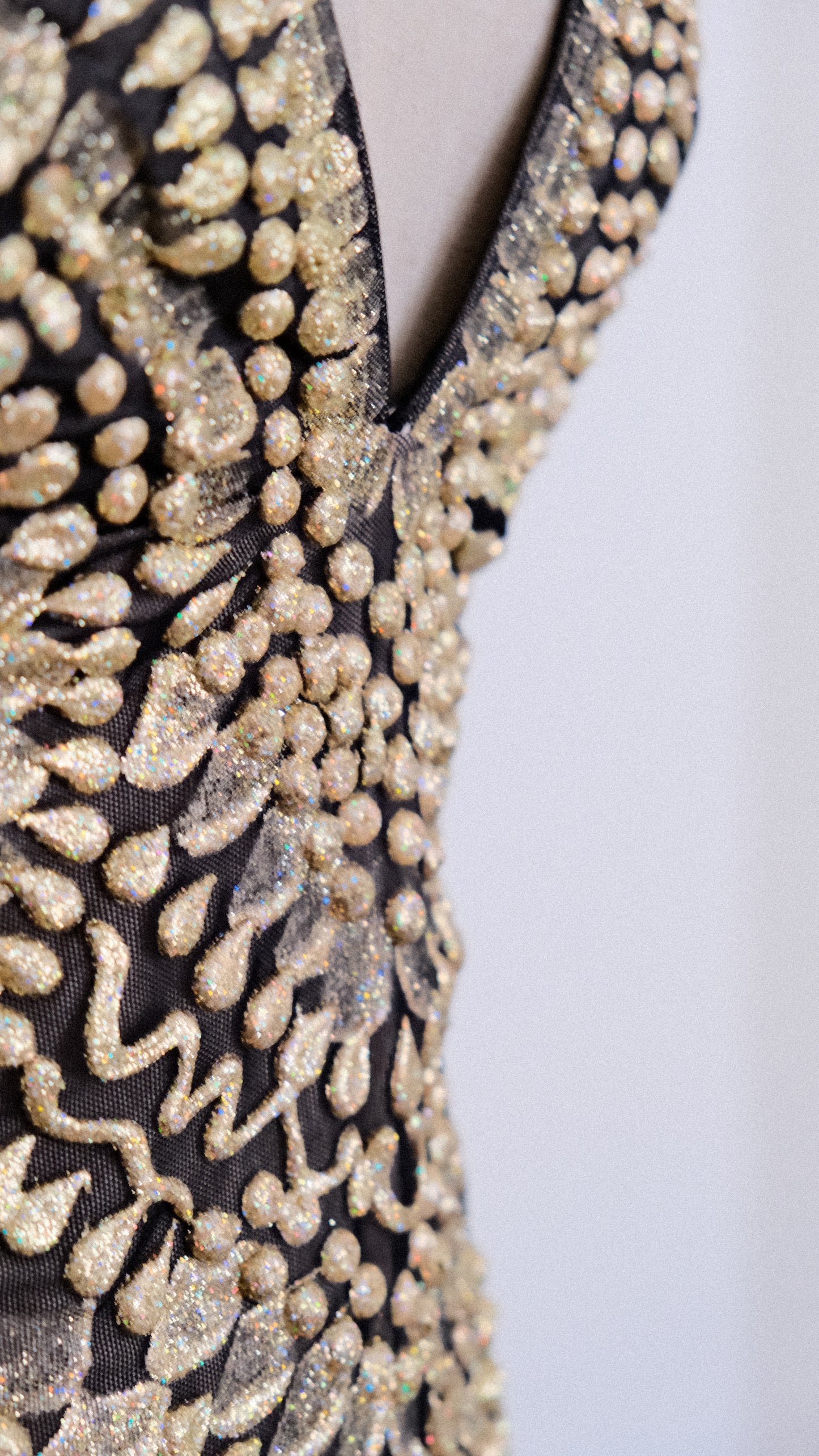 The timeless golden allure dress (S, S/M)