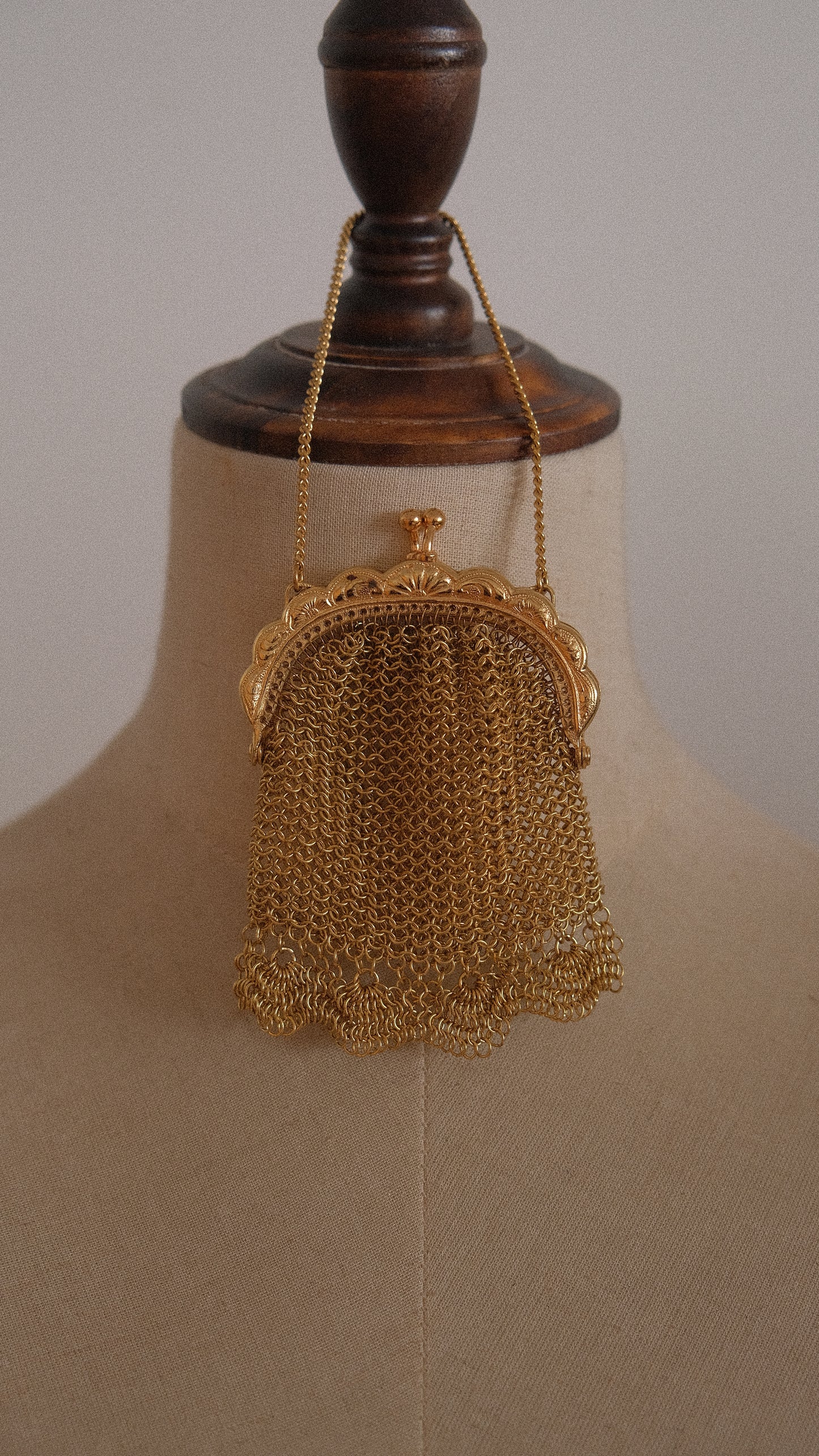 Vintage gold tone chain coin purse
