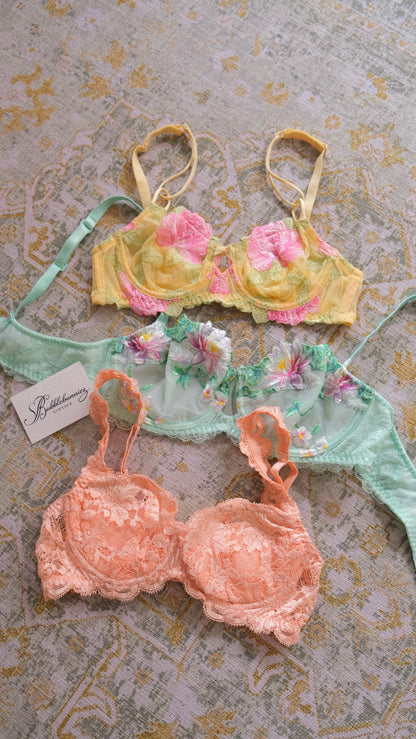 French floral NWT mesh bra (70D/32D)