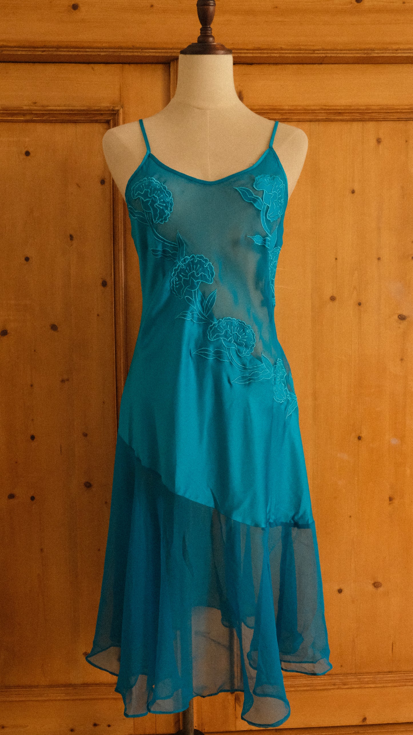 Vintage Victoria’s Secret deep blue babydoll (M)