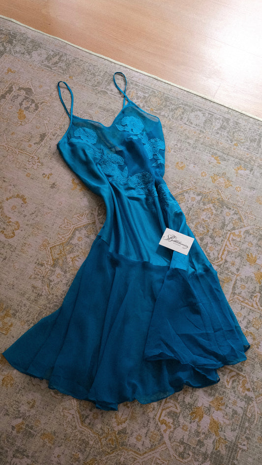 Vintage Victoria’s Secret deep blue babydoll (M)