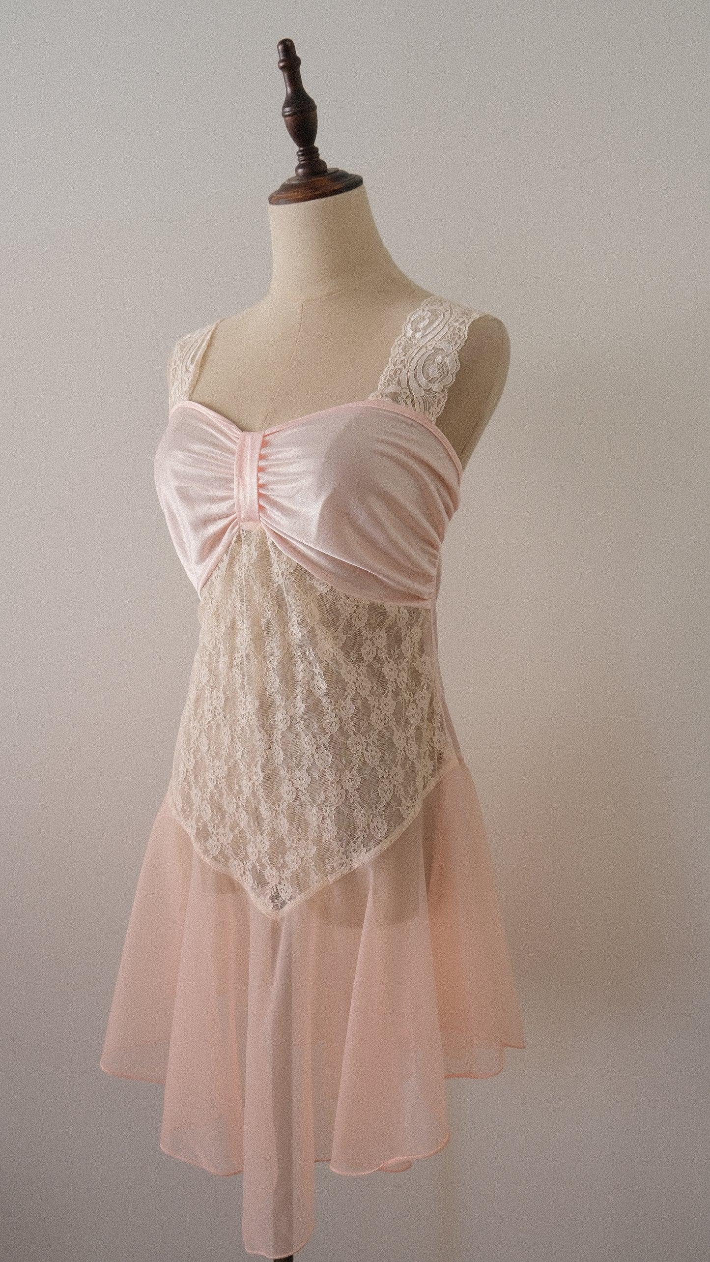 Vintage Sonia soft pink 2 piece nightwear (M-XL)