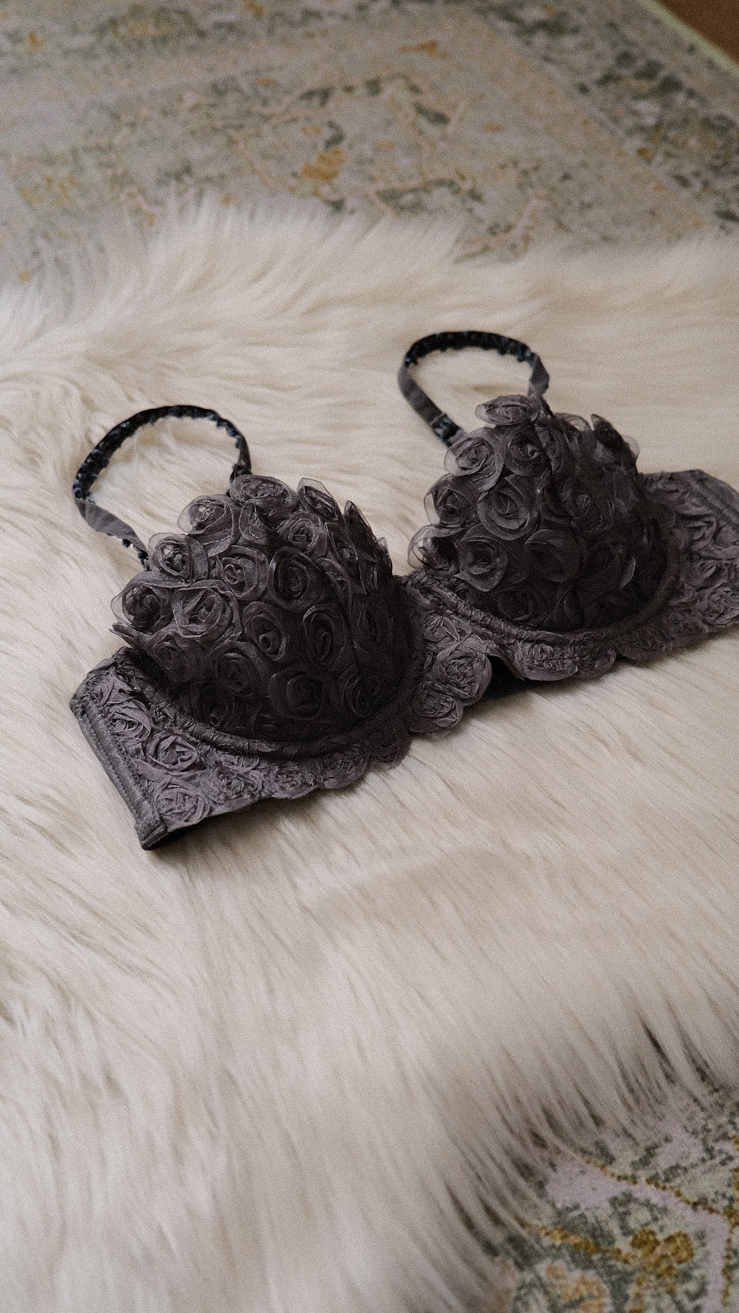 Vintage French Dovegrey Rose bra (75B/34B)