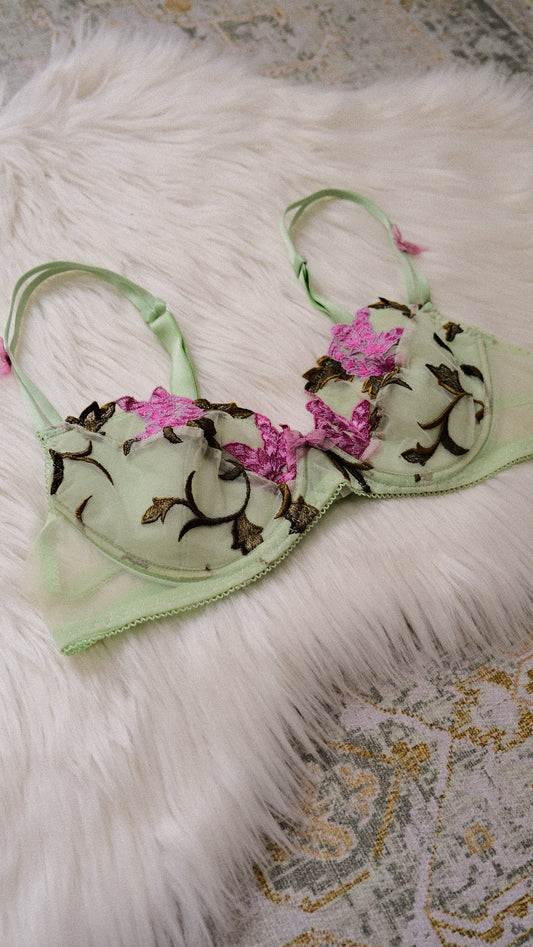 Vintage Mint green Floral bra (80B/36B)