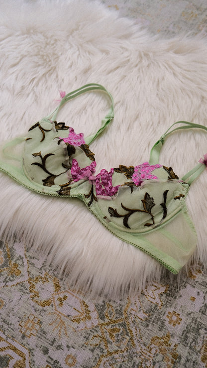 Vintage Mint green Floral bra (80B/36B)