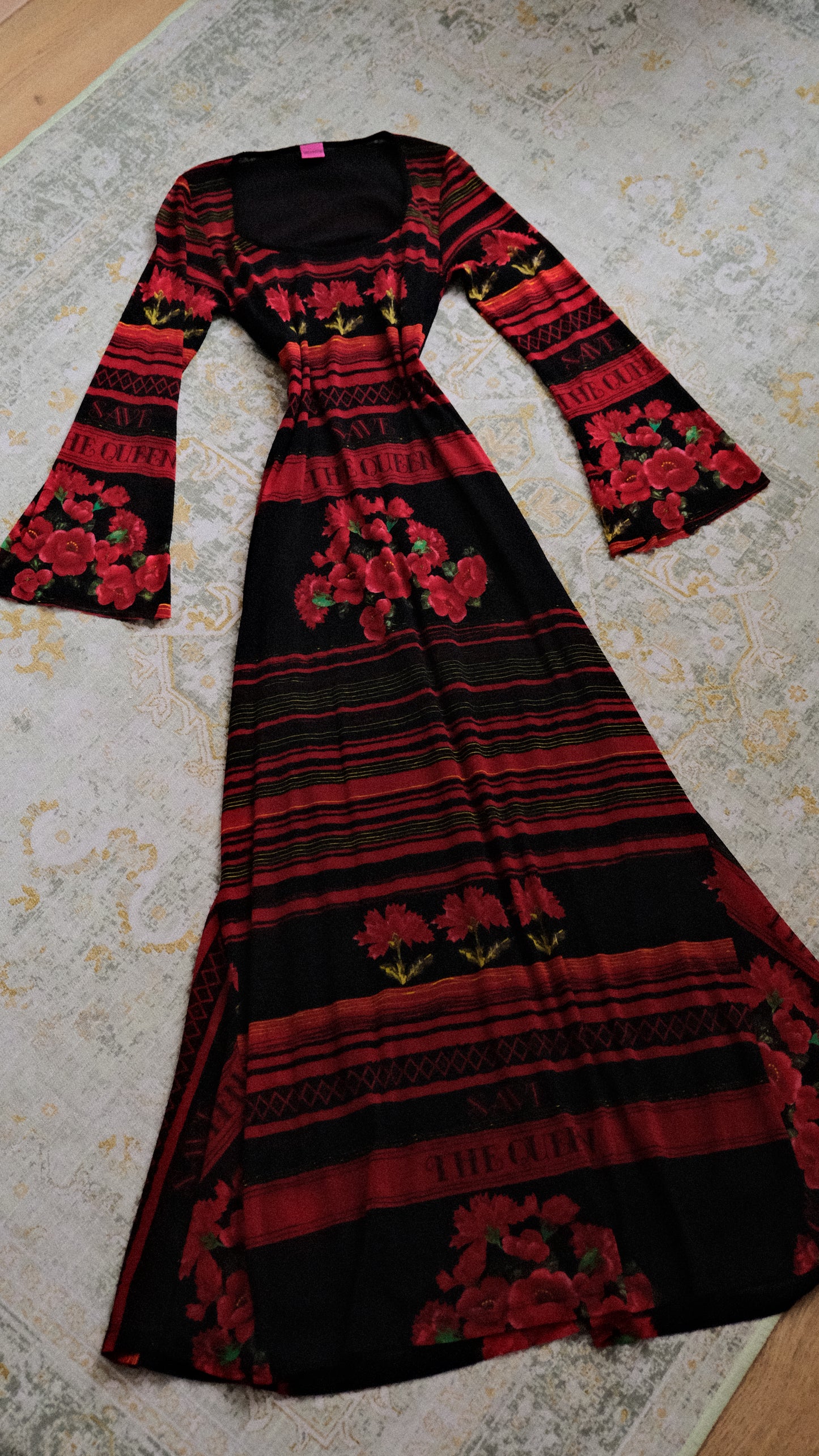 *Save the Queen!* Rose dress (M-L)