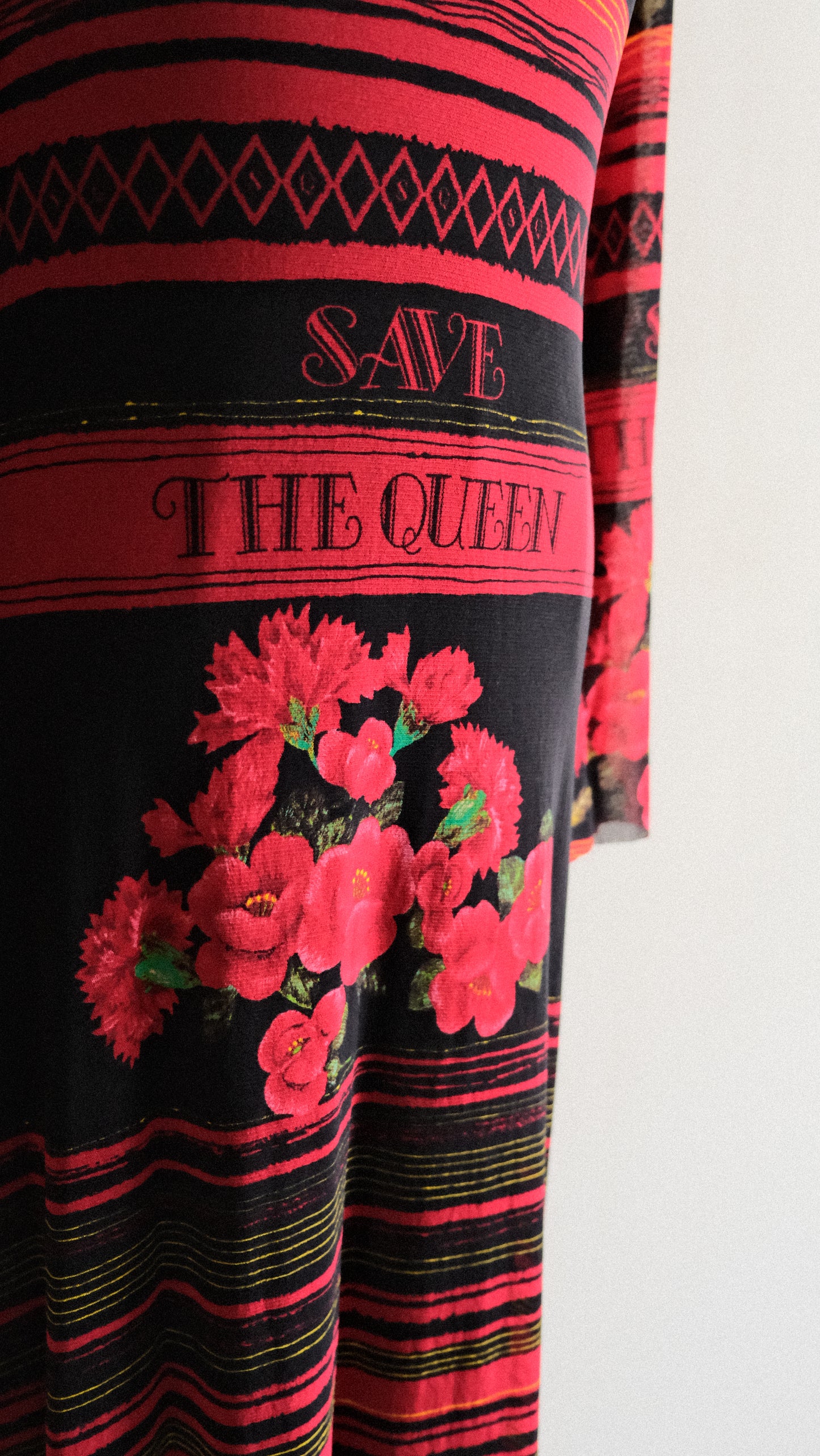 *Save the Queen!* Rose dress (M-L)