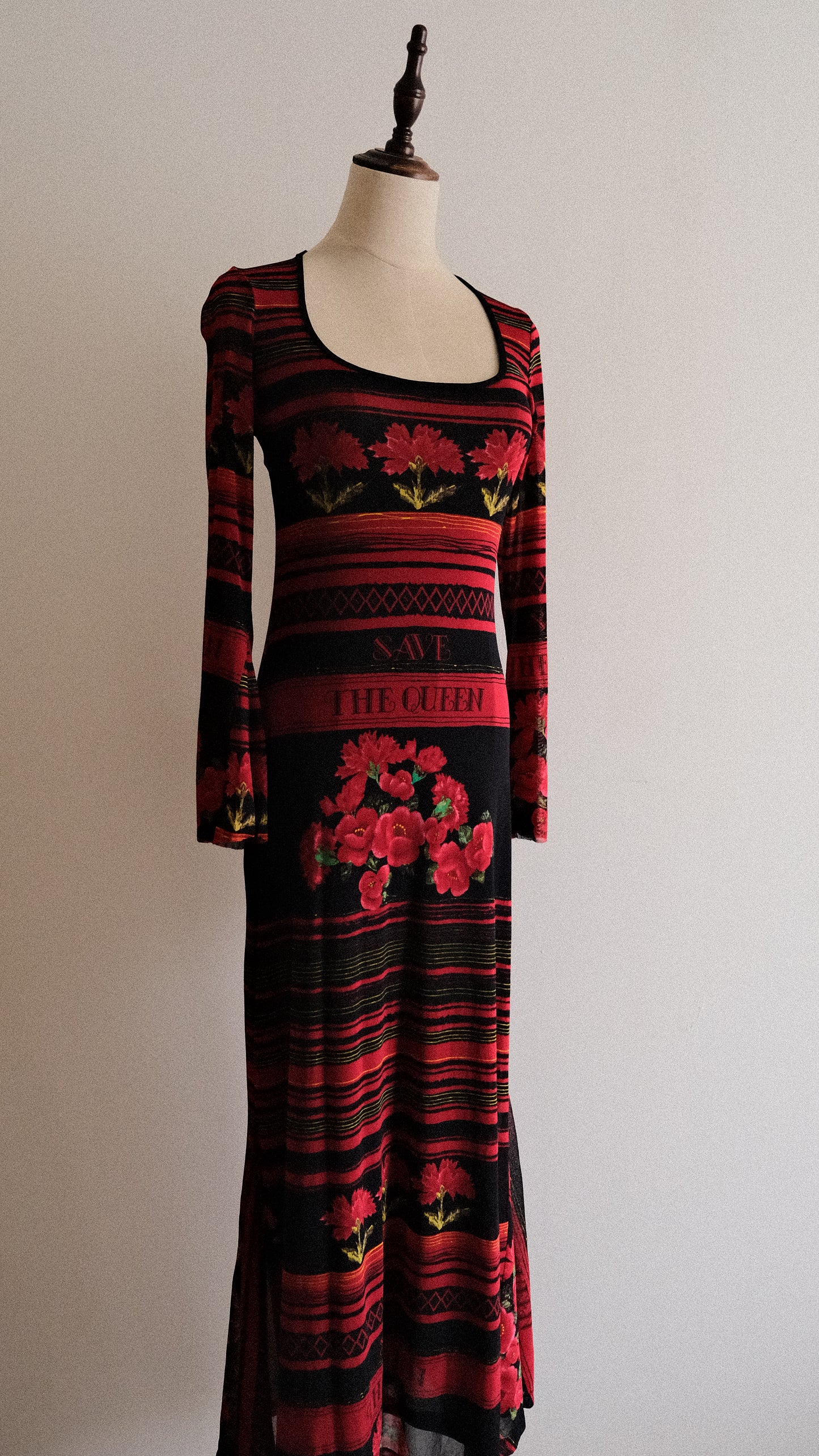 *Save the Queen!* Rose dress (M-L)