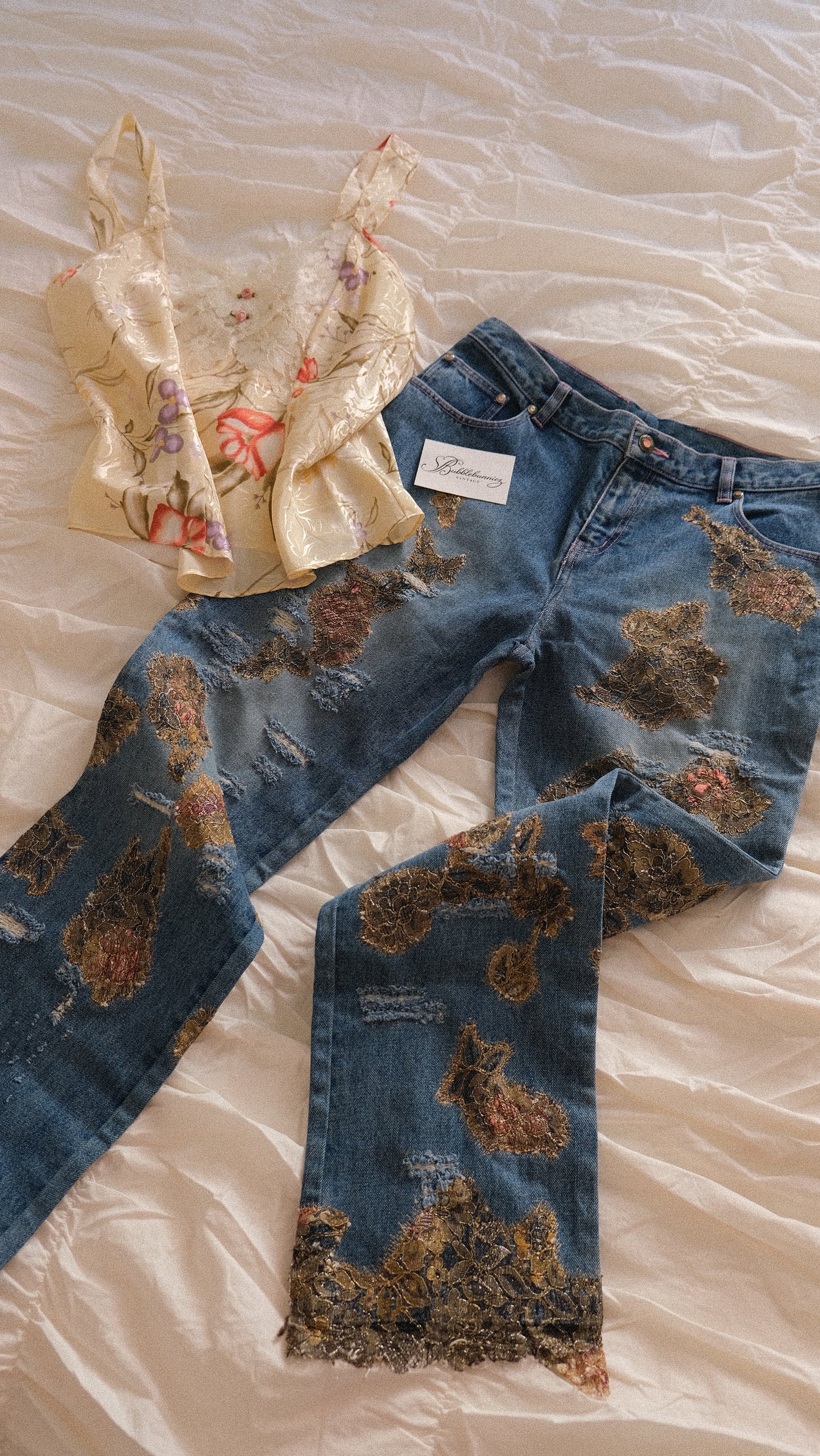 Vintage Italian jeans with a lace touch (S)