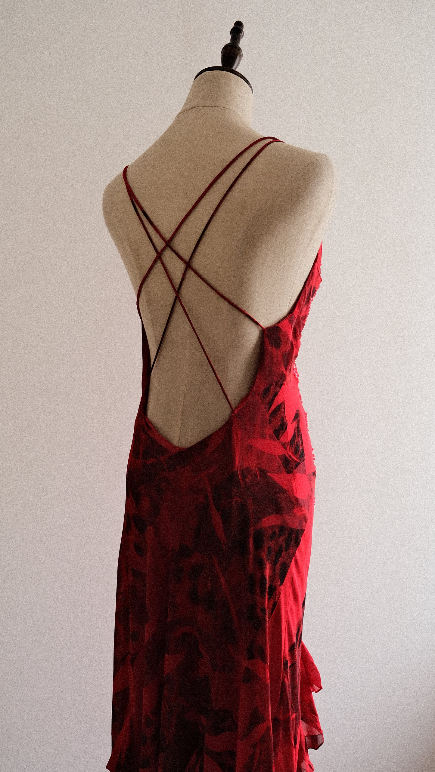 Scarlet Ruffle dress (M, M/L)