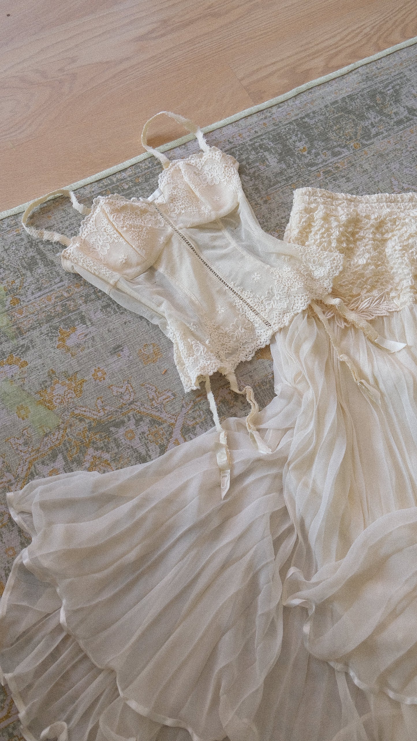 Vintage French bridal 3 piece set (S-M)