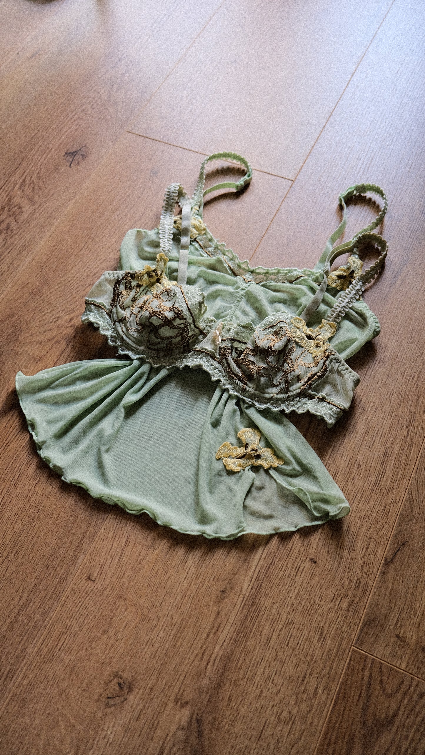 Vintage Mint lingerie set (32B/70B)