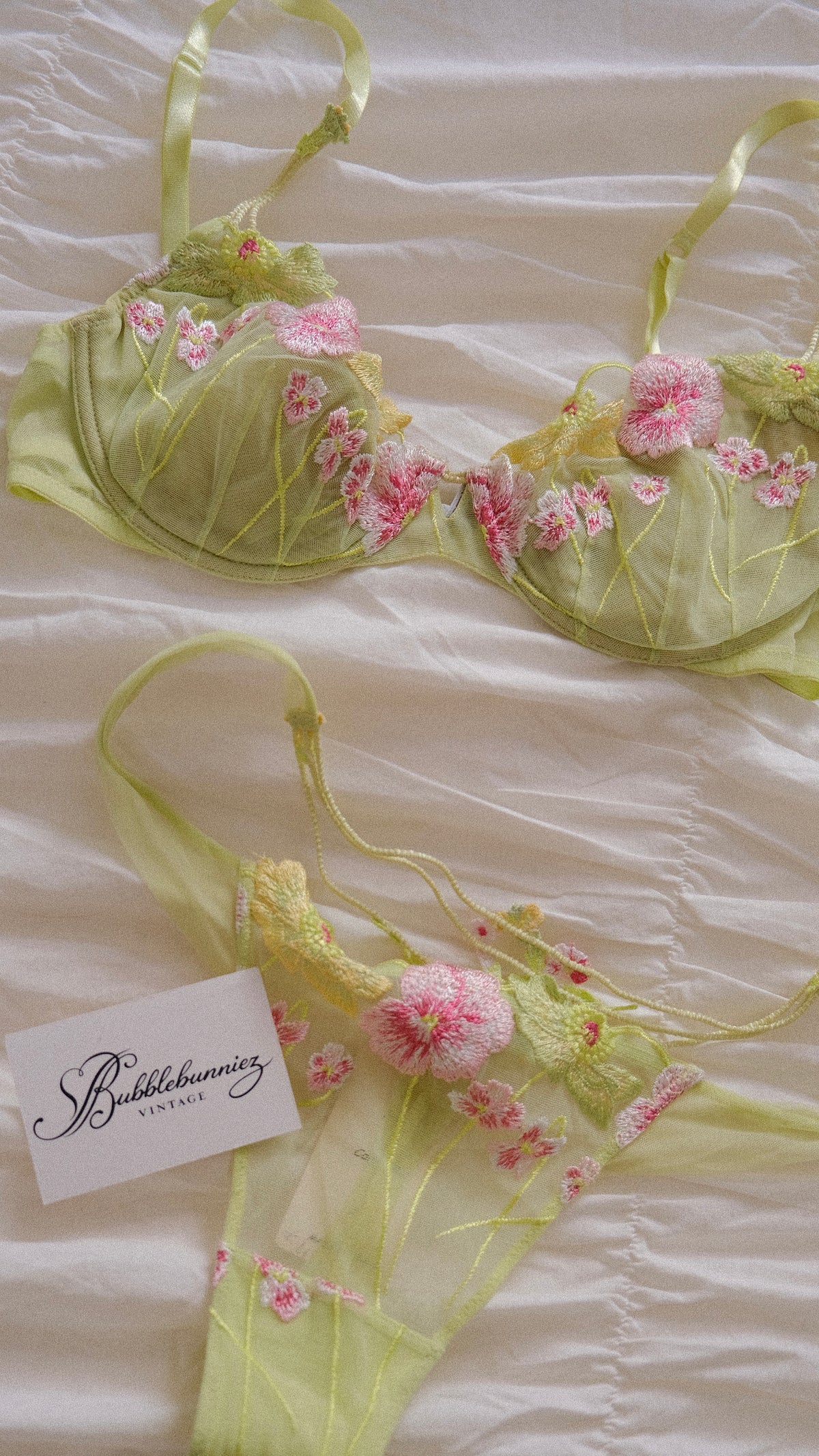 Vintage NWT Italian mint green floral lingerie set (36C/80C)