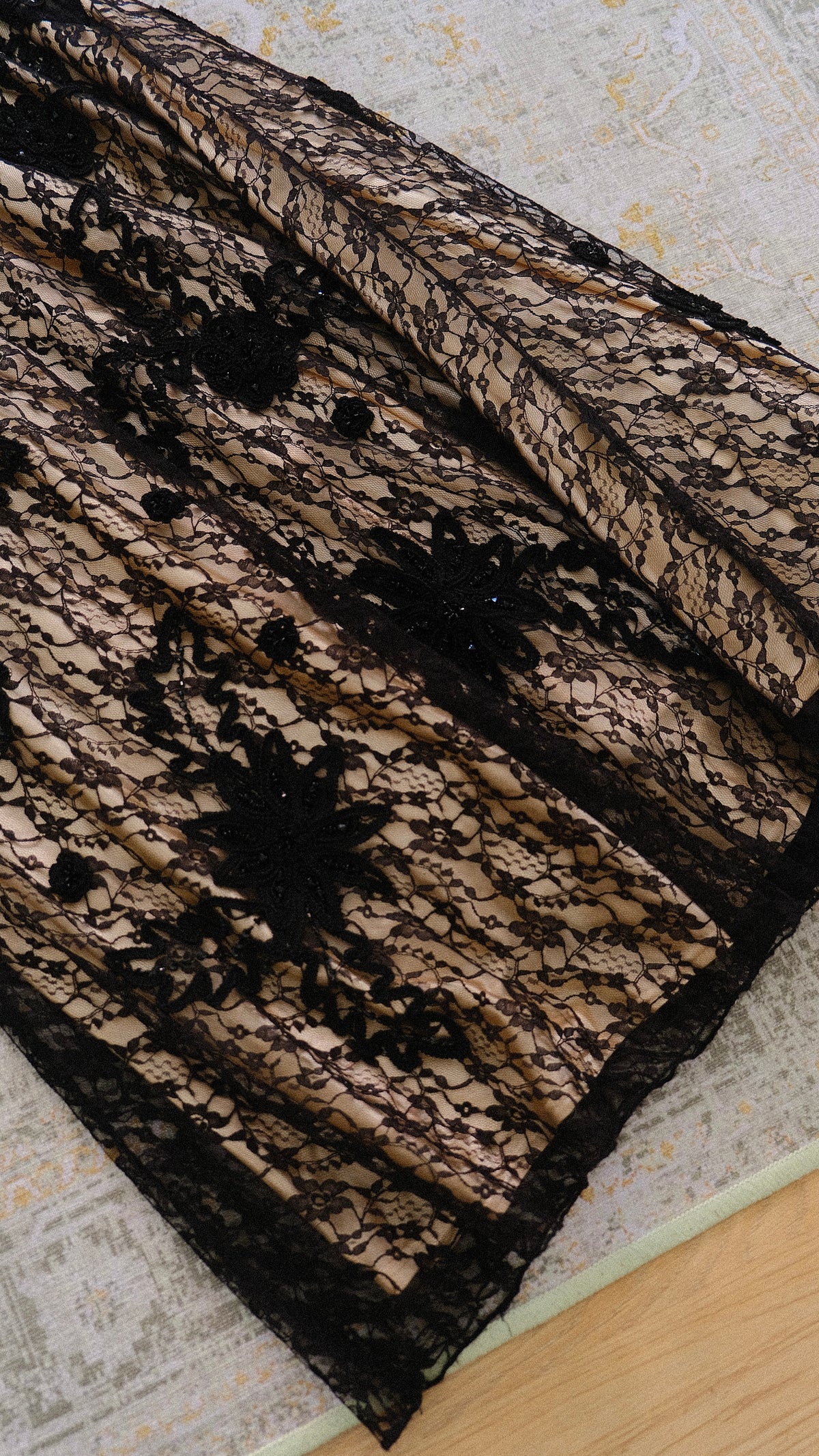 Vintage creme & black lace halterdress (M)