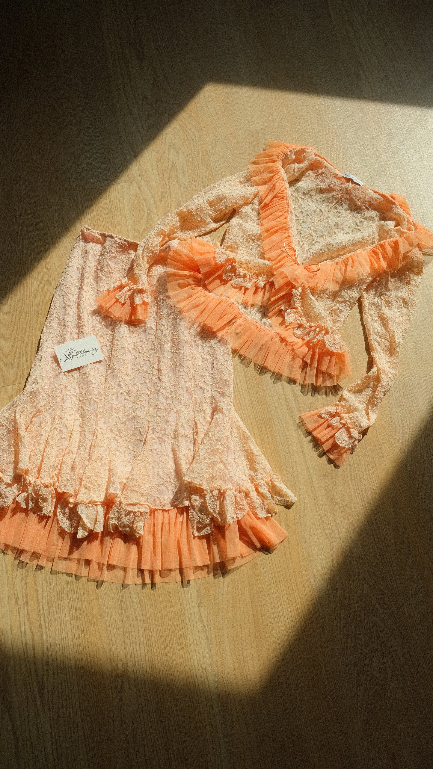 Vintage Spanish apricot 2 piece (M)
