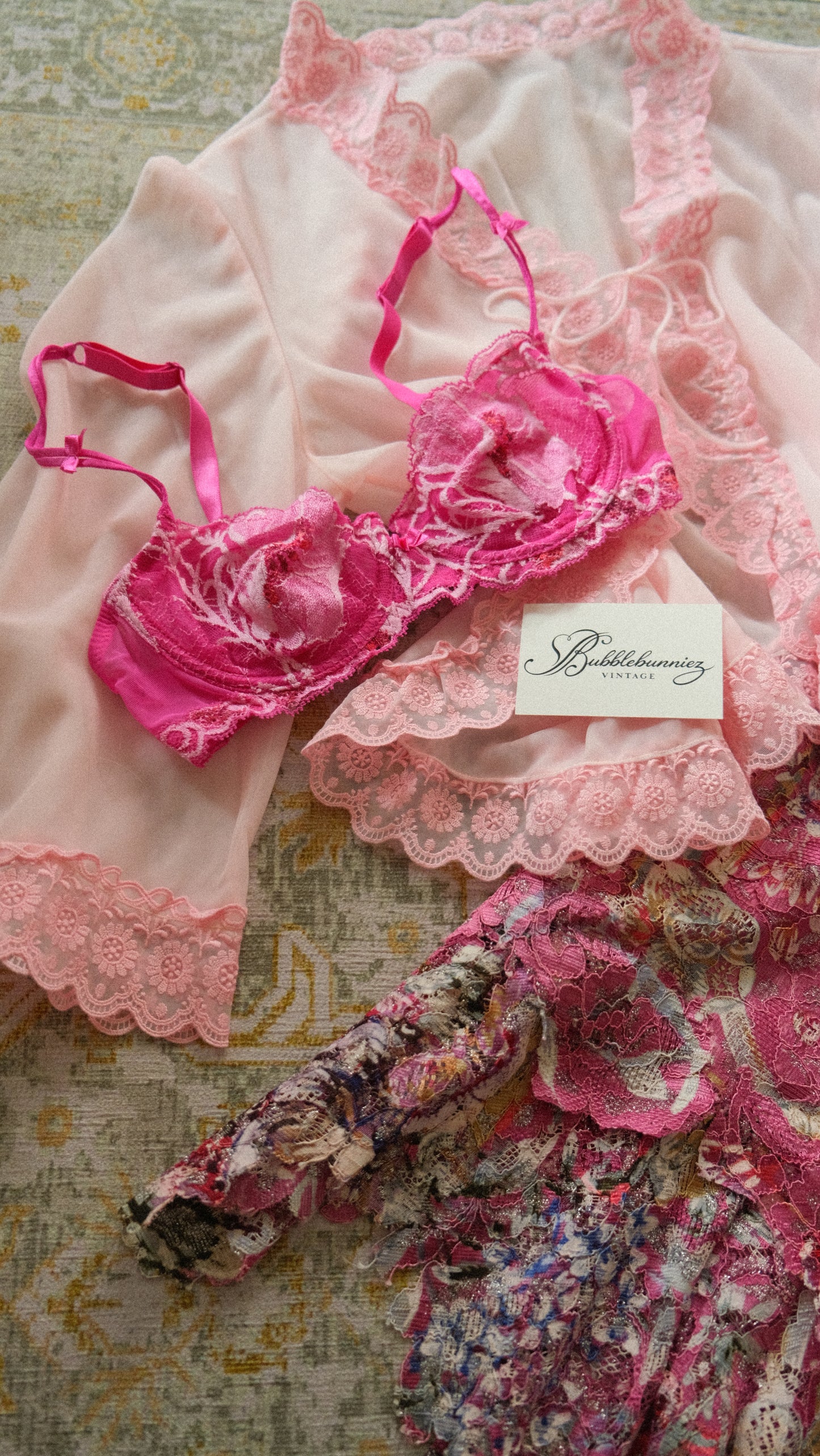 Vintage pink floral bra (32A/70A)