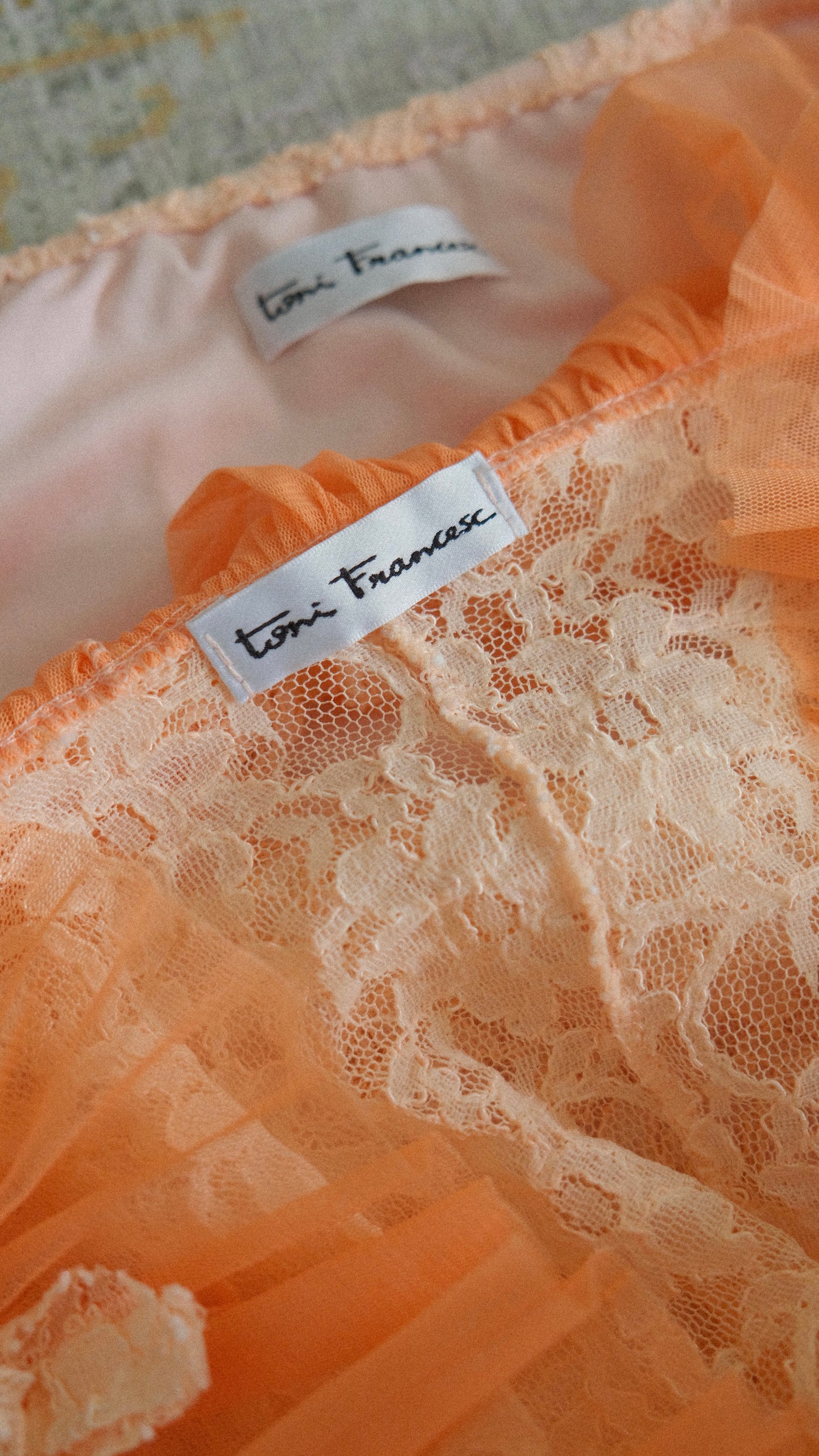 Vintage Spanish apricot 2 piece (M)