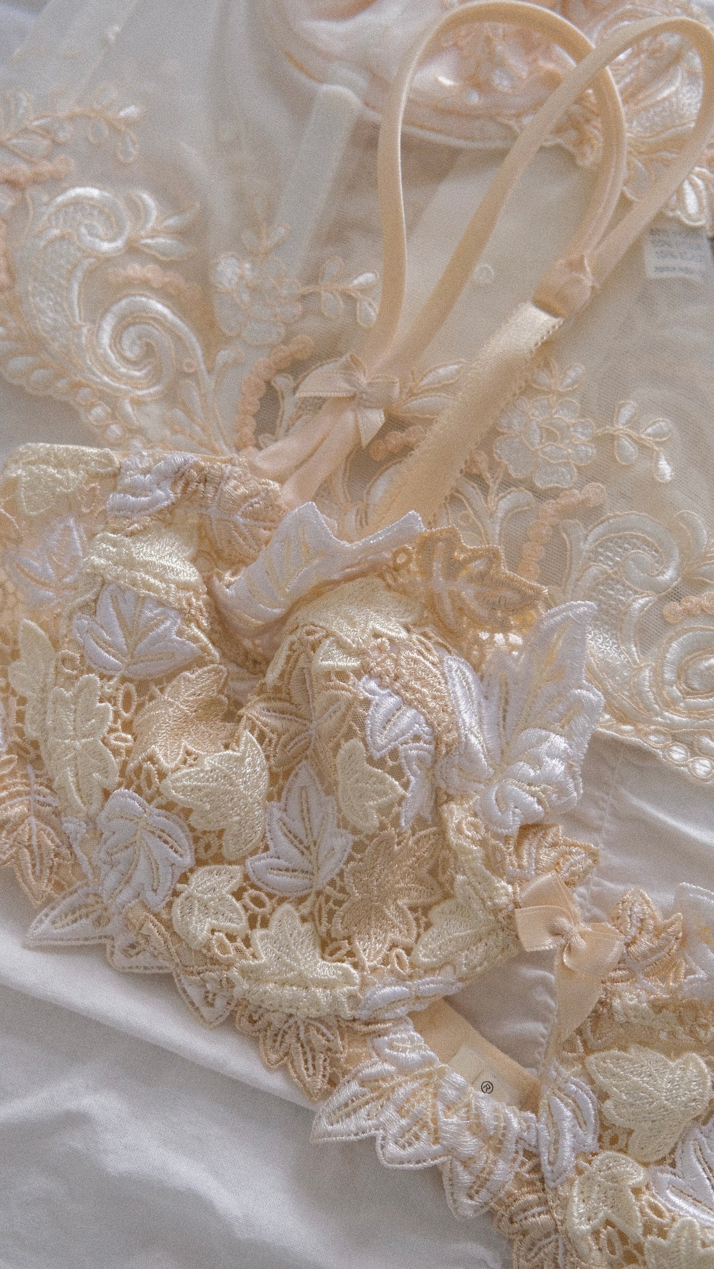 Vintage French butter yellow & ivory bra (36B/80B)
