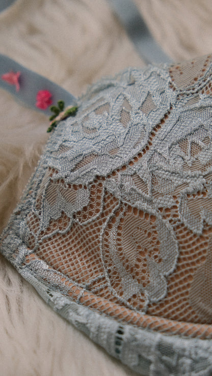 Vintage Chantal Thomass x Victoria’s Secret bra (36D/80D)